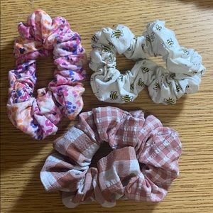Hair scrunches